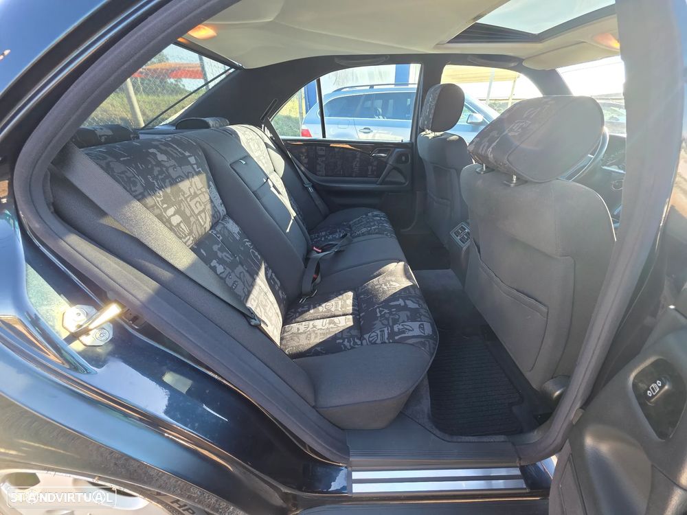 Mercedes-Benz E 250 TD Classic - 24