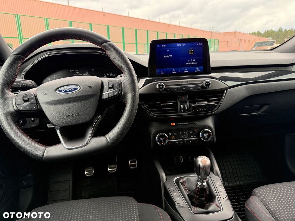 Ford Focus 1.5 EcoBoost ST-Line - 24
