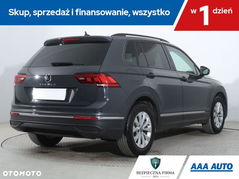 Volkswagen Tiguan - 6