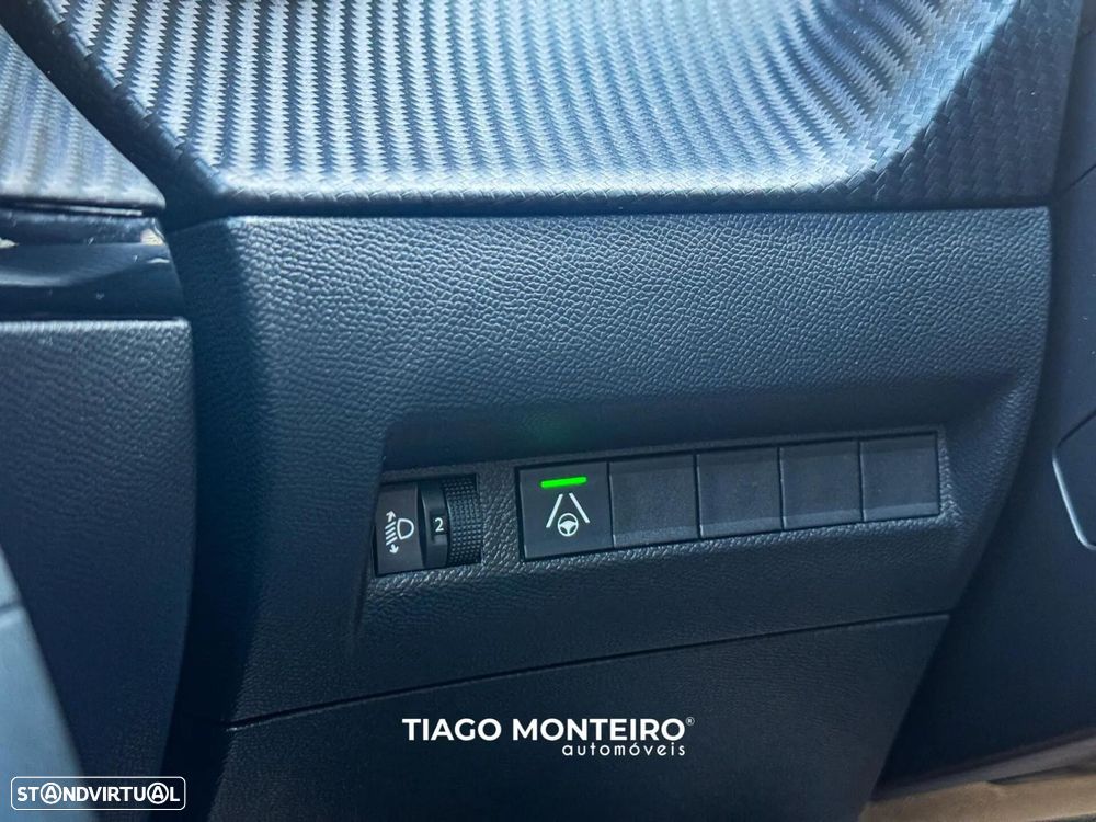 Peugeot 2008 1.2 Hybrid Allure e-DCS6 - 52