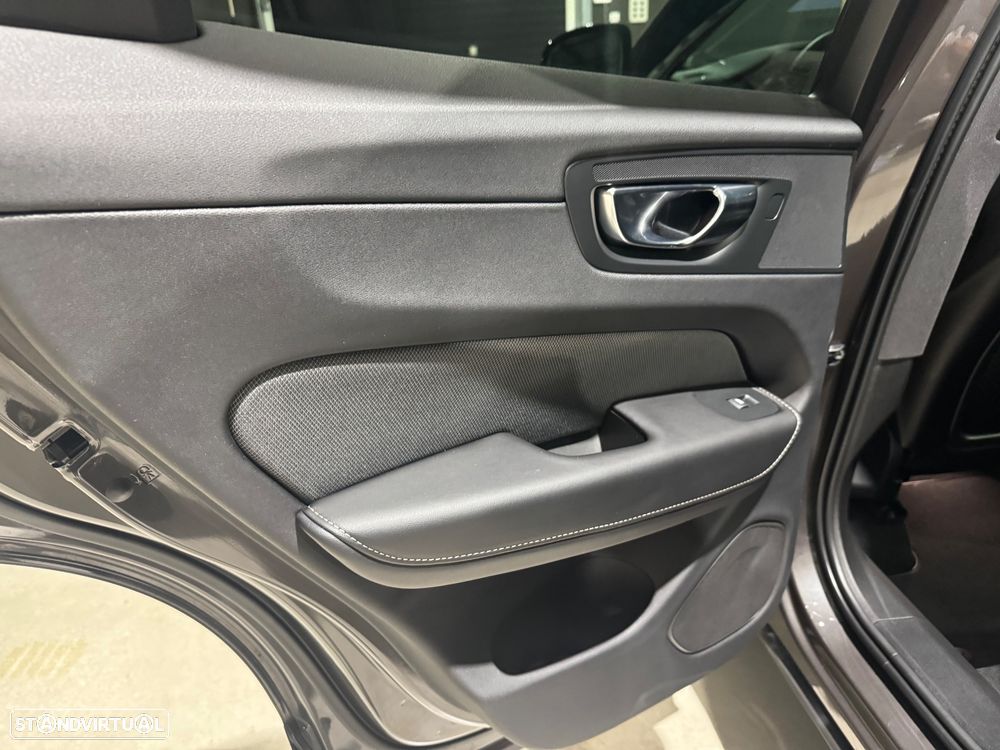 Volvo XC 60 2.0 T6 PHEV R-Design AWD - 19