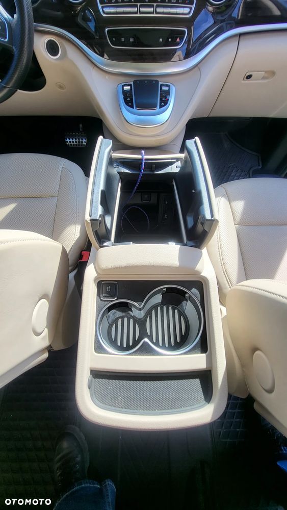 Mercedes-Benz Klasa V - 6