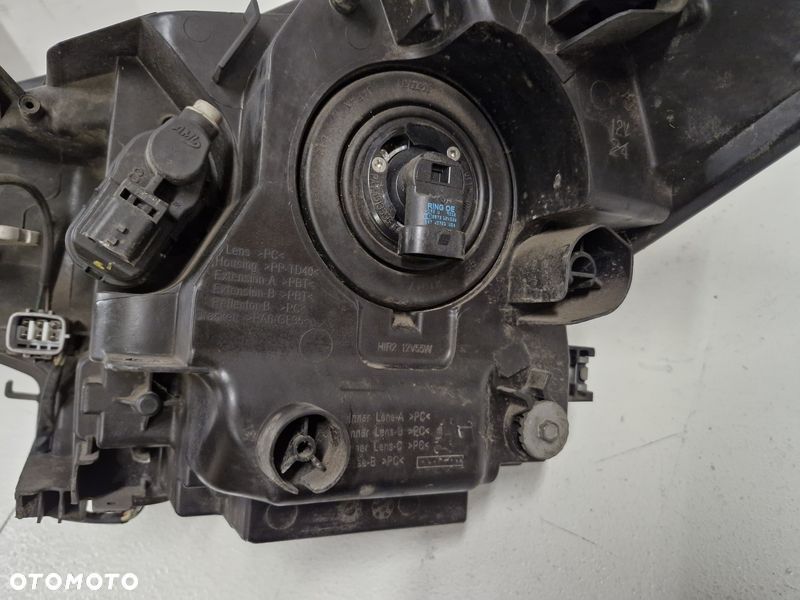 TOYOTA AVENSIS T27 LIFT T29 LAMPA REFLEKTOR PRAWY PRZÓD PRZEDNI SOCZEWKA UK - 12