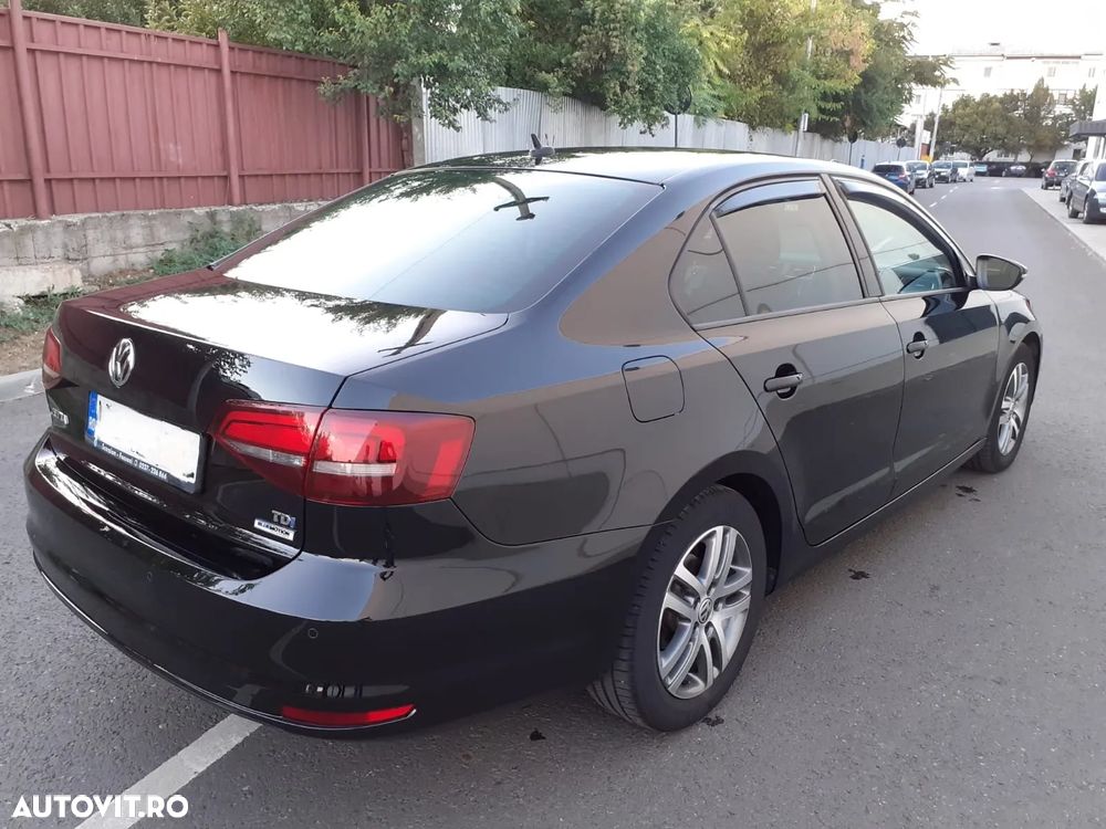 Volkswagen Jetta 2.0 TDI Highline - 7
