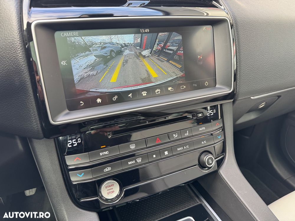 Jaguar F-Pace 20d AWD Aut. Prestige - 12