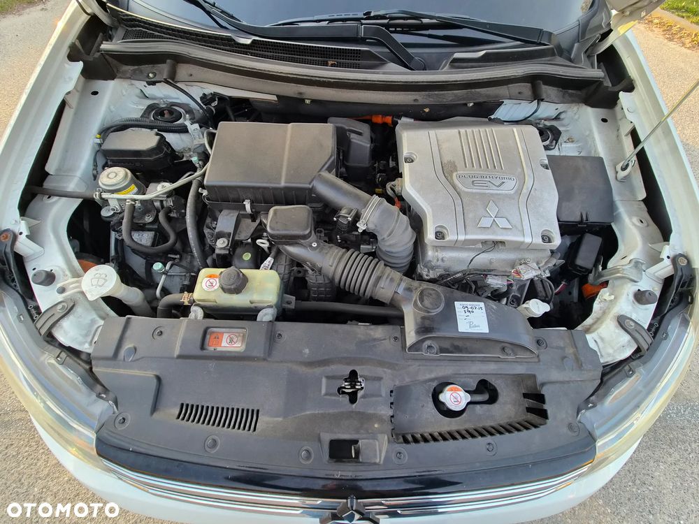 Mitsubishi Outlander - 32