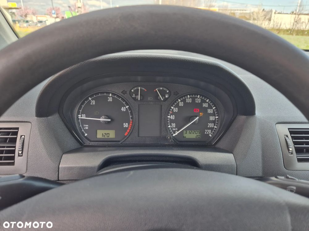Skoda Fabia - 10