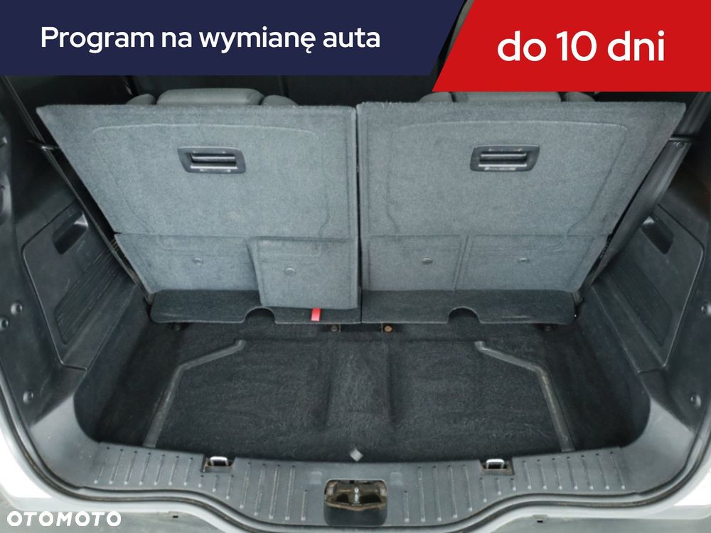 Ford S-Max - 11