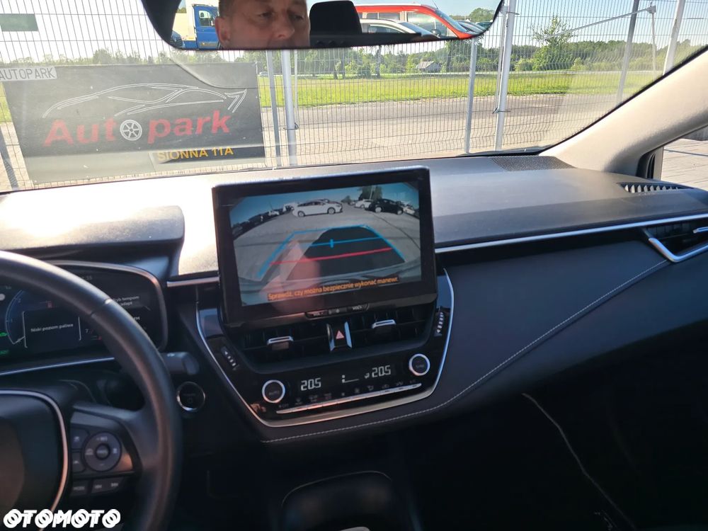 Toyota Corolla 1.8 Hybrid Comfort - 32