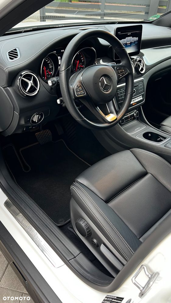 Mercedes-Benz GLA 200 7G-DCT AMG Line - 19