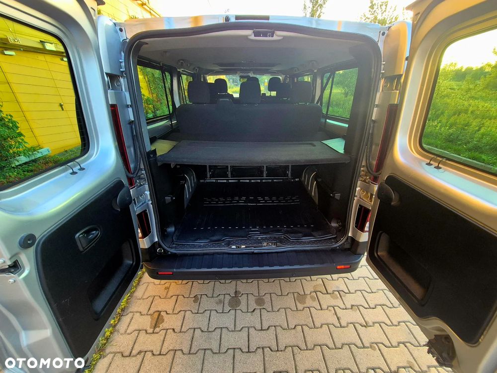 Renault Trafic 2.0 dCi - 11
