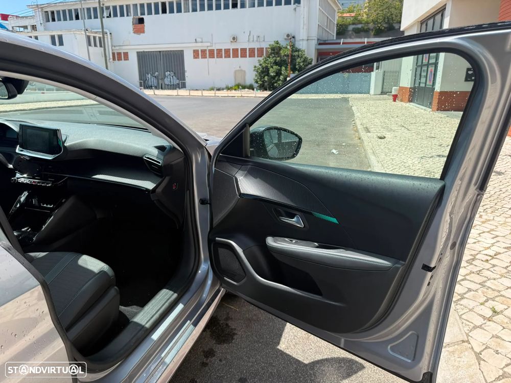 Peugeot e-208 Allure - 9