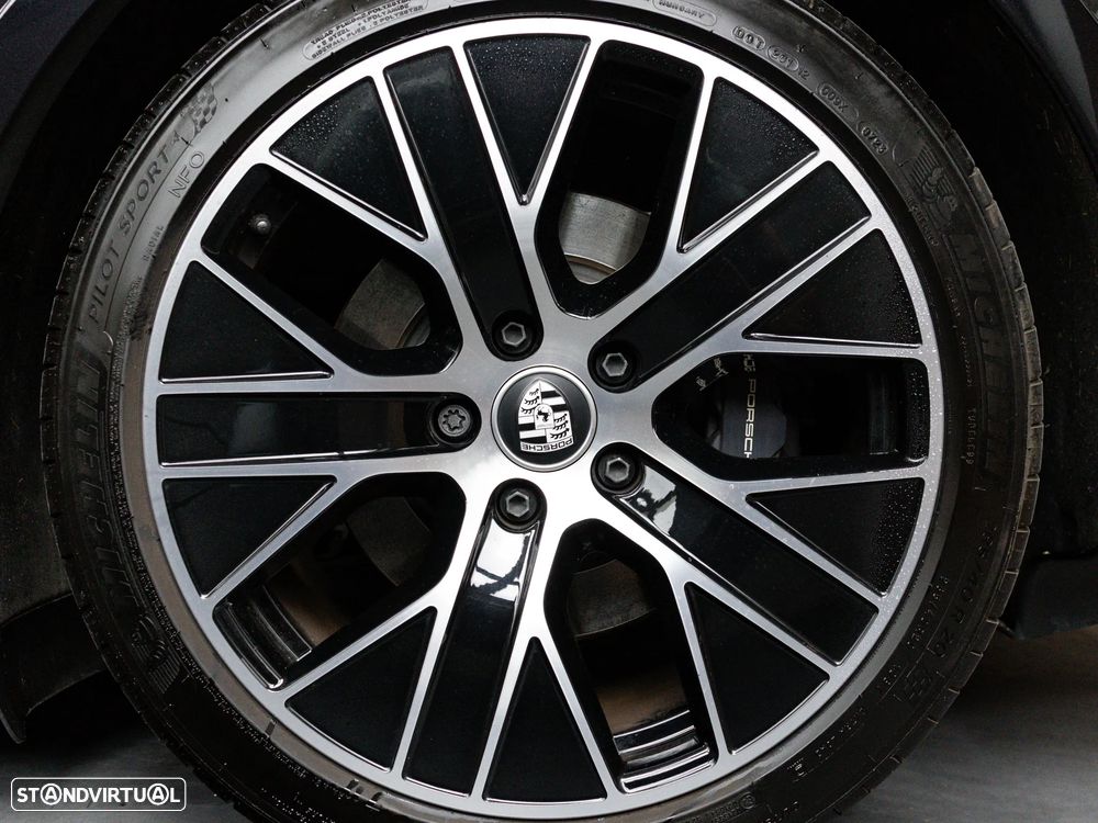Porsche Taycan Sport Turismo - 17