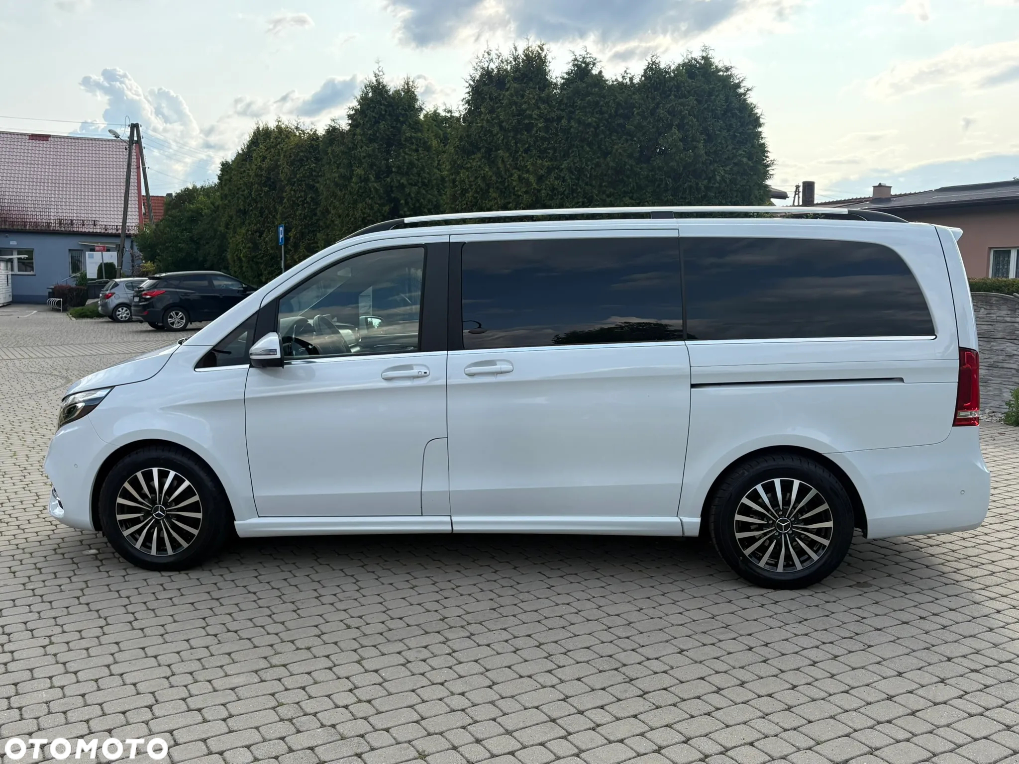 Mercedes-Benz Klasa V 300 d Exclusive 9G-Tronic (d³ugi) - 4