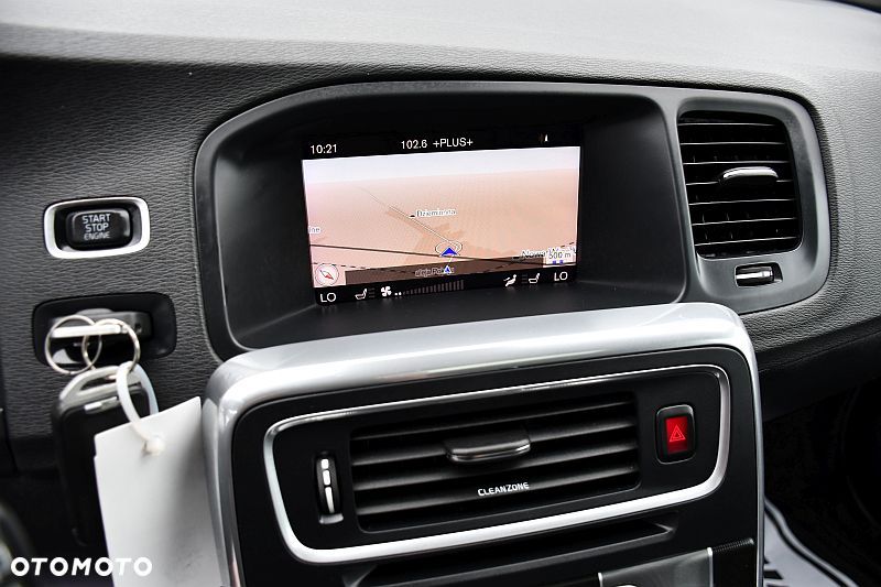 Volvo V60 D4 Geartronic R-Design - 15