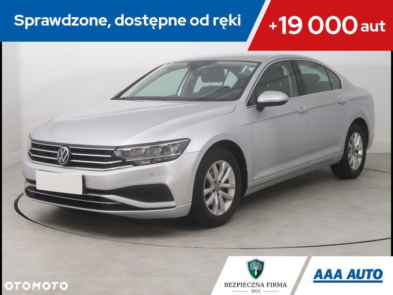 Volkswagen Passat - 1