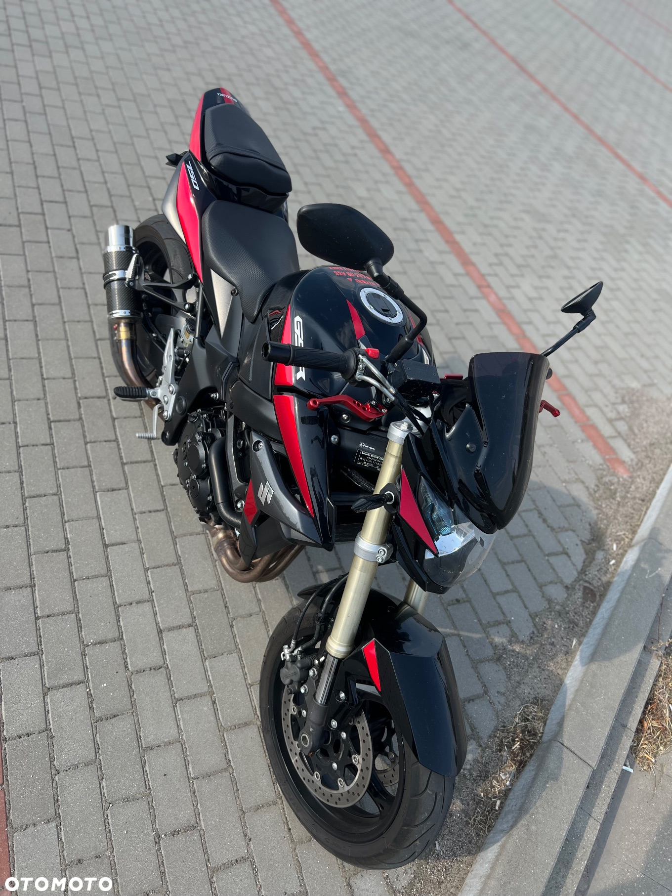 Suzuki GSR - 3