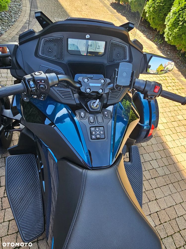 Can-Am Spyder - 12