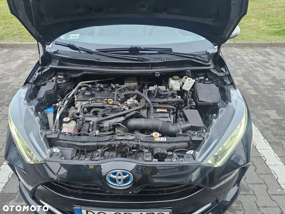Toyota Yaris Hybrid 100 Selection - 15
