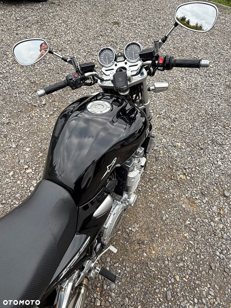 Yamaha XJR - 6
