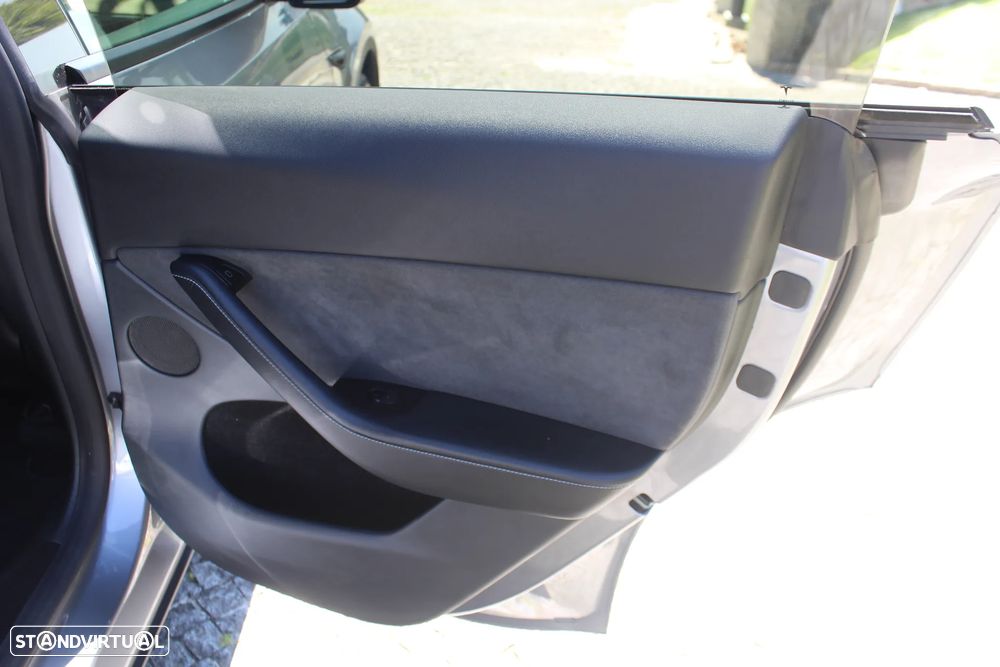 Tesla Model Y Long Range Tração Integral - 26