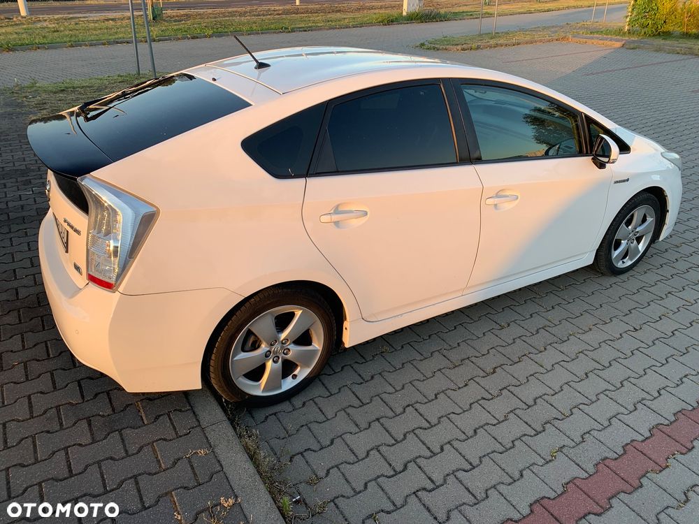 Toyota Prius (Hybrid) Life - 5
