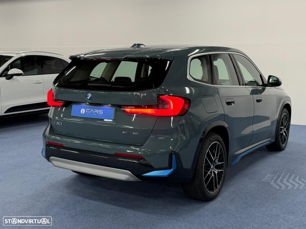 BMW iX1 xDrive30 - 11