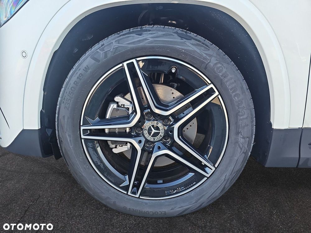 Mercedes-Benz GLA - 9