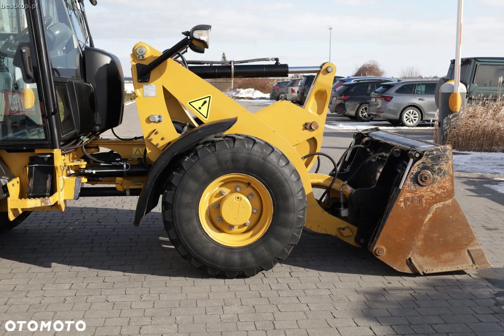 Caterpillar CAT 906M - 3