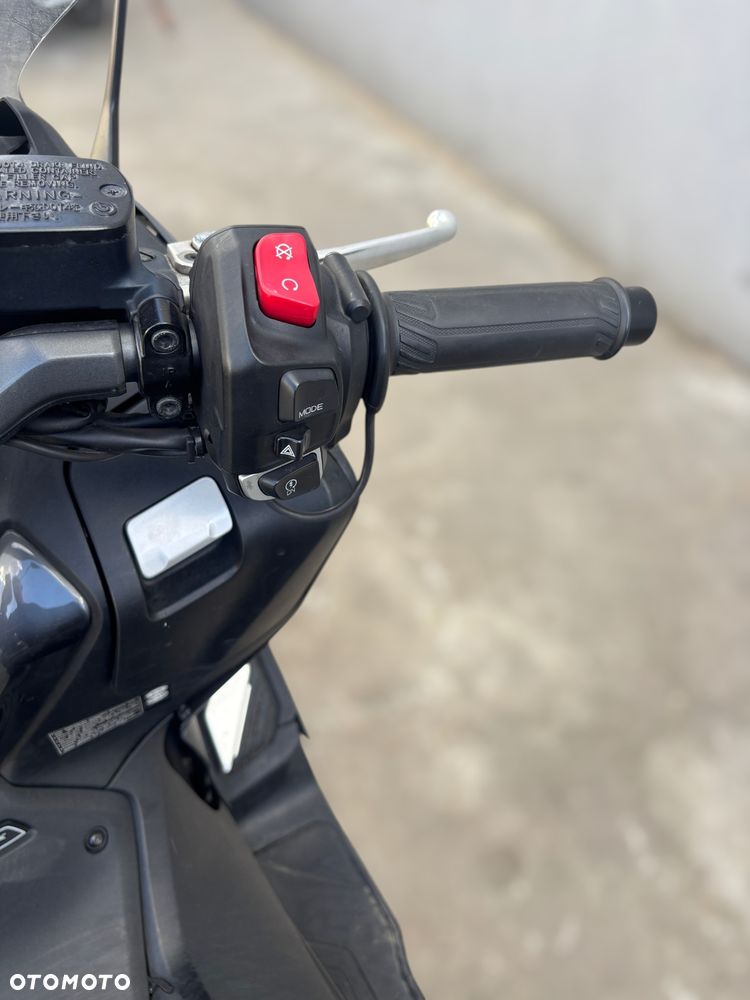 Yamaha Tmax - 11