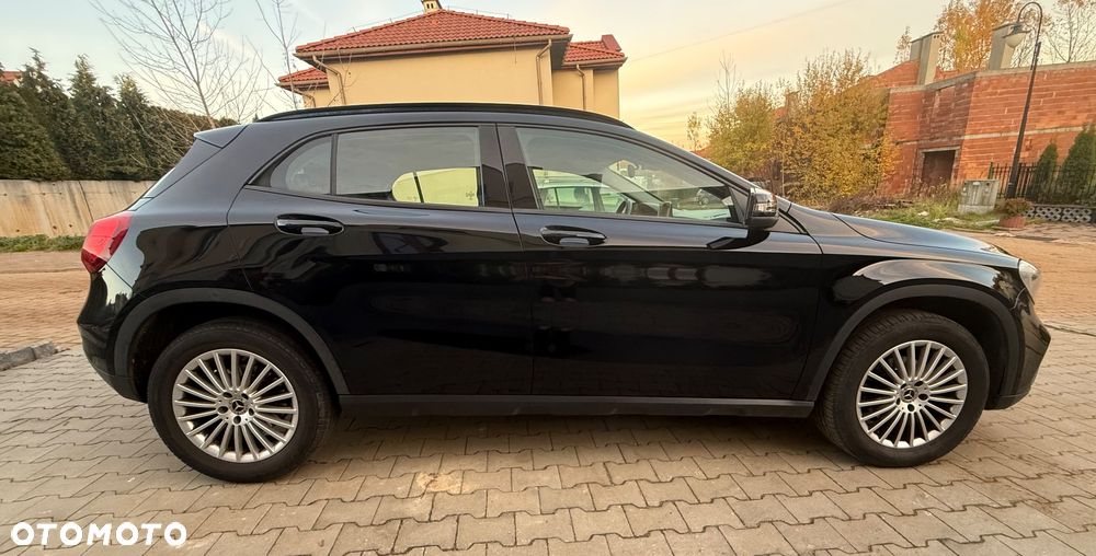 Mercedes-Benz GLA 180 - 8