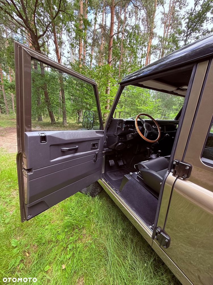 Land Rover Defender - 9