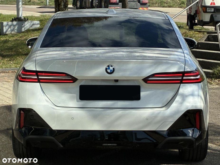 BMW Seria 5 520i mHEV M Sport - 6