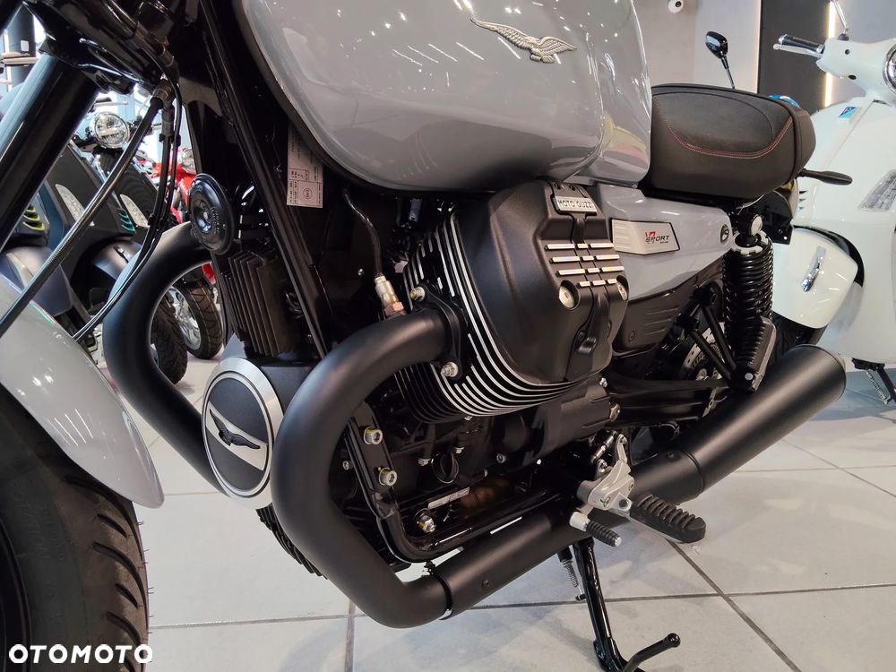Moto Guzzi V7 - 12