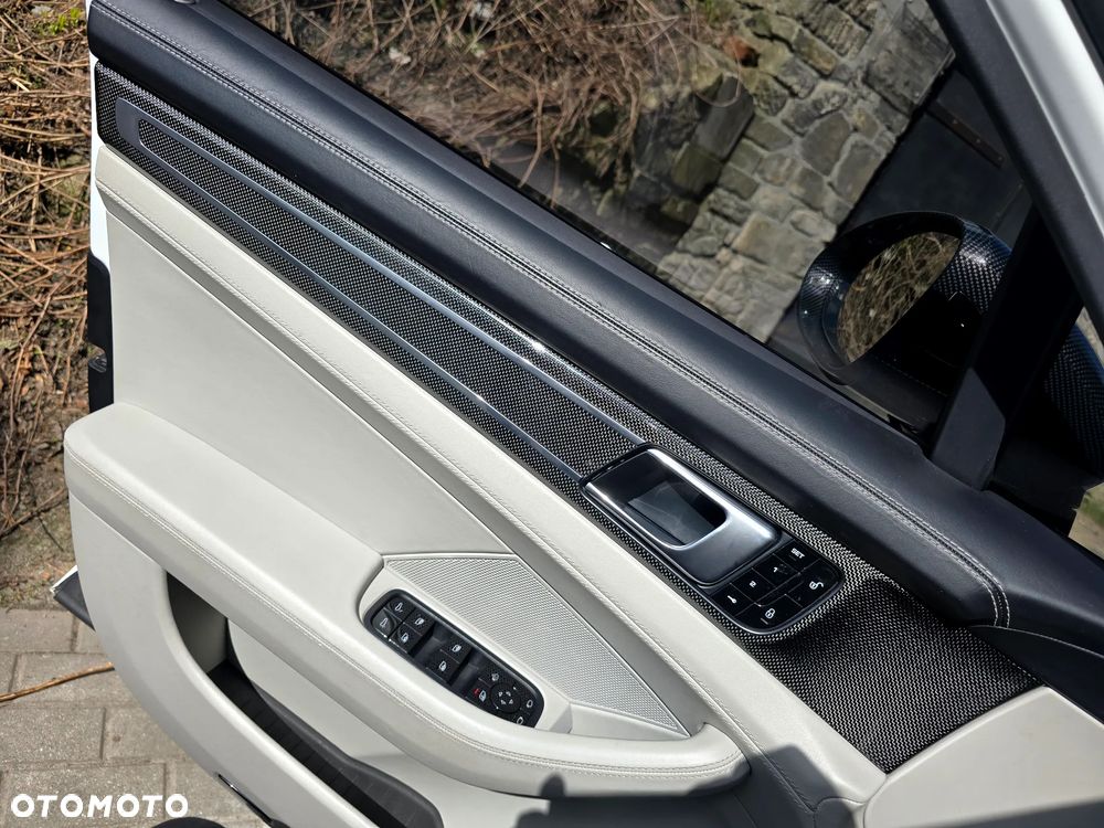 Porsche Panamera 4S - 9