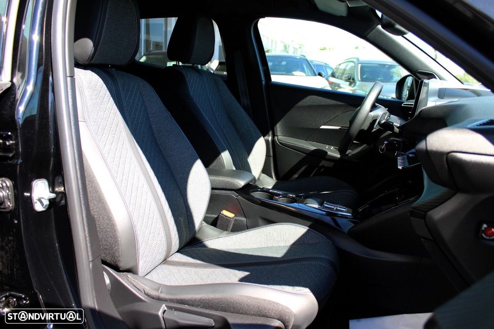 Peugeot 2008 1.2 PureTech Allure EAT8 - 22