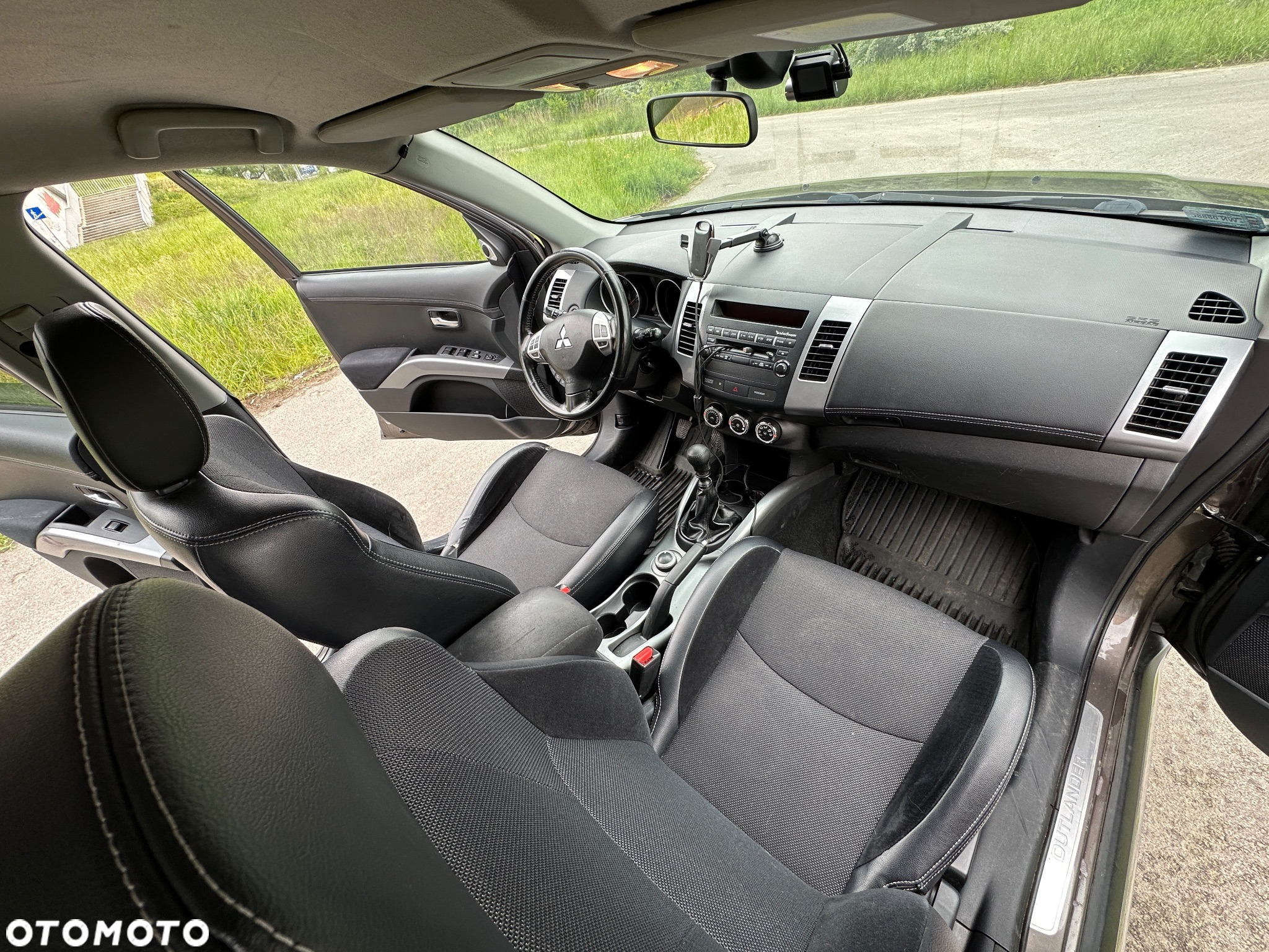 Mitsubishi Outlander 2.0 DID Intense + - 10
