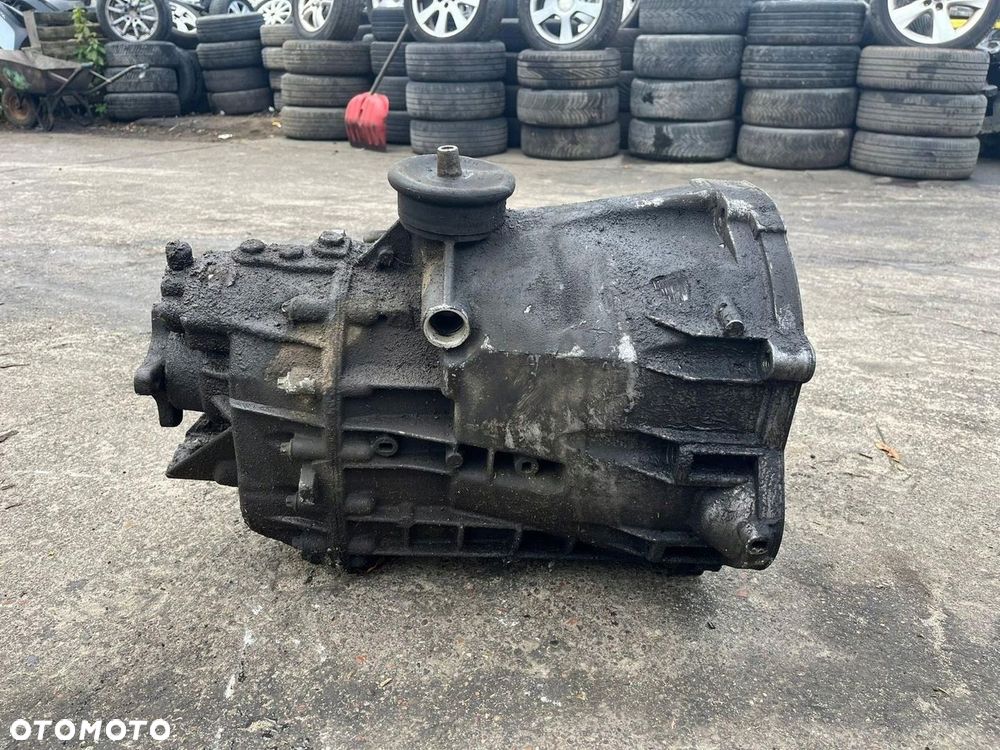 MANUALNA SKRZYNIA BIEGÓW VOLKSWAGEN LT 2.5TDI 711614 04128703055 - 1