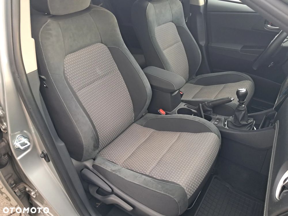 Toyota Auris 1.2 Turbo Team Deutschland - 24