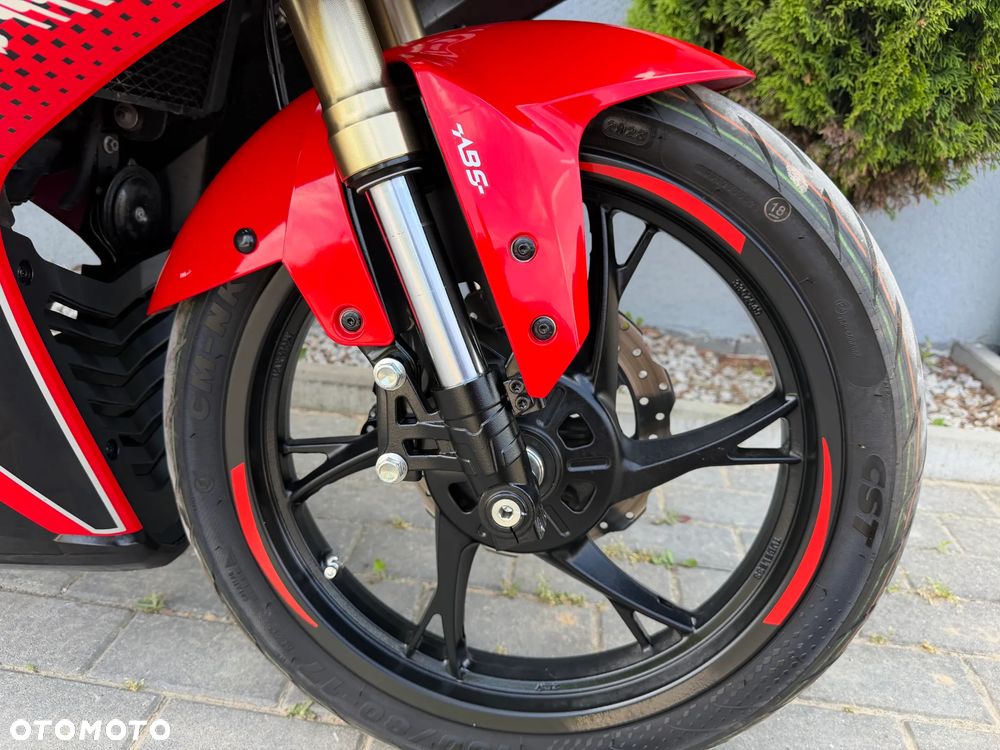 QJMOTOR SRK 125R - 11