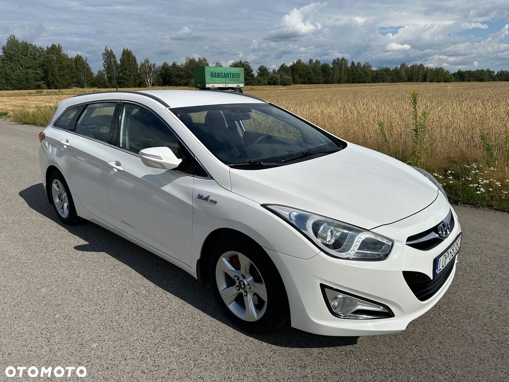 Hyundai i40 Kombi blue 1.6 Family - 14