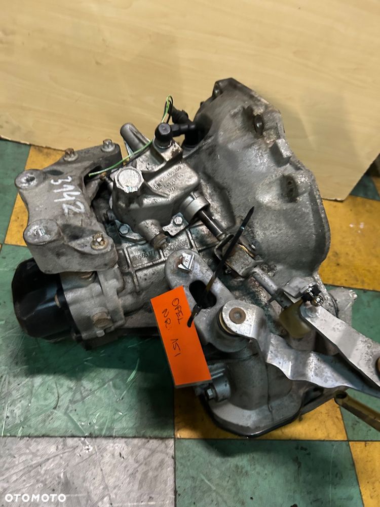 Opel  CORSA 1.4 A14XER SKRZYNIA MANUALNA   9YW429  nr 151 - 1