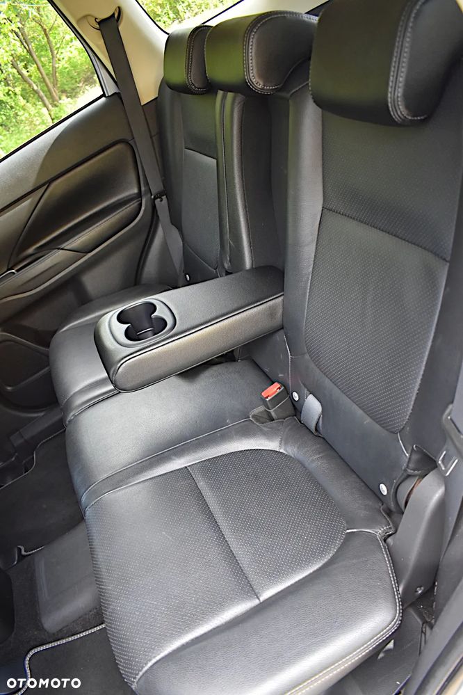 Mitsubishi Outlander 2.0 4WD Plug-In Hybrid Top - 38