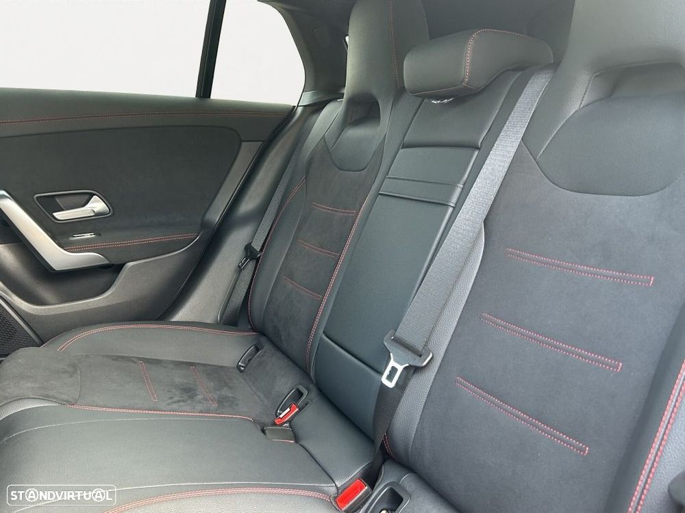 Mercedes-Benz CLA 180 — fotografia 14
