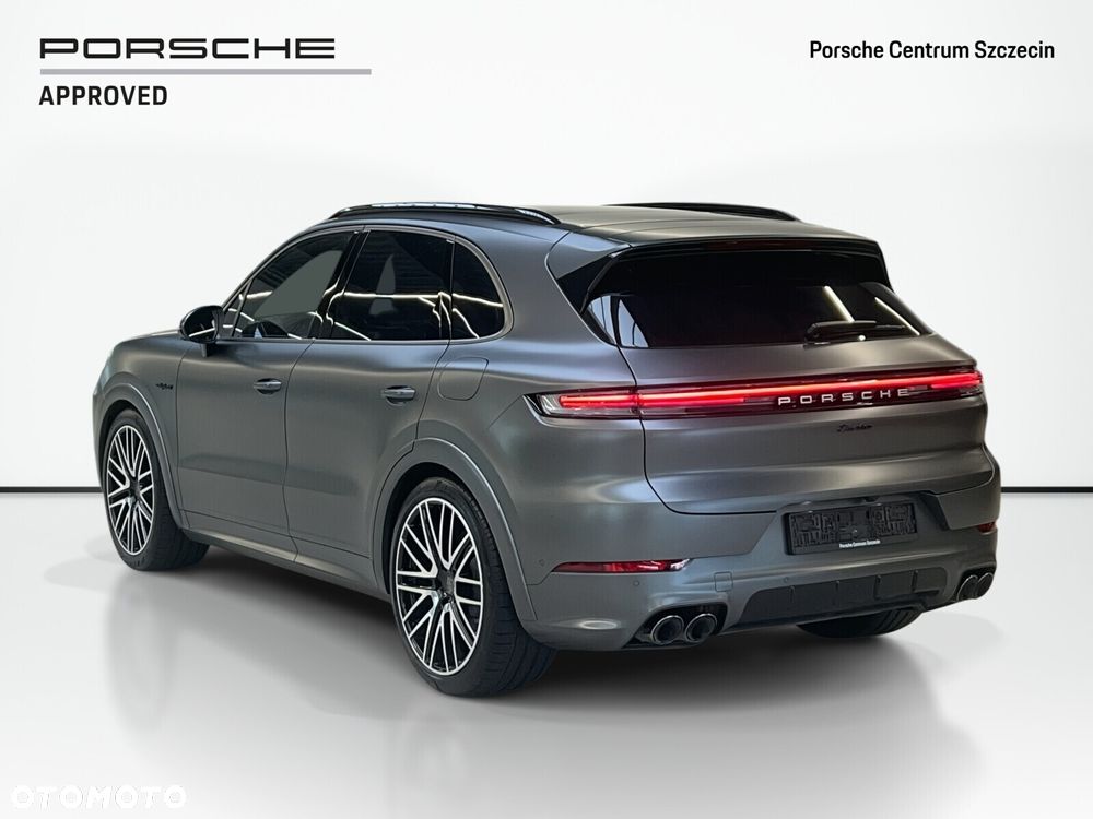Porsche Cayenne Turbo E-Hybrid PHEV - 4