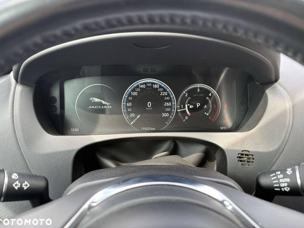 Jaguar F-Pace - 5