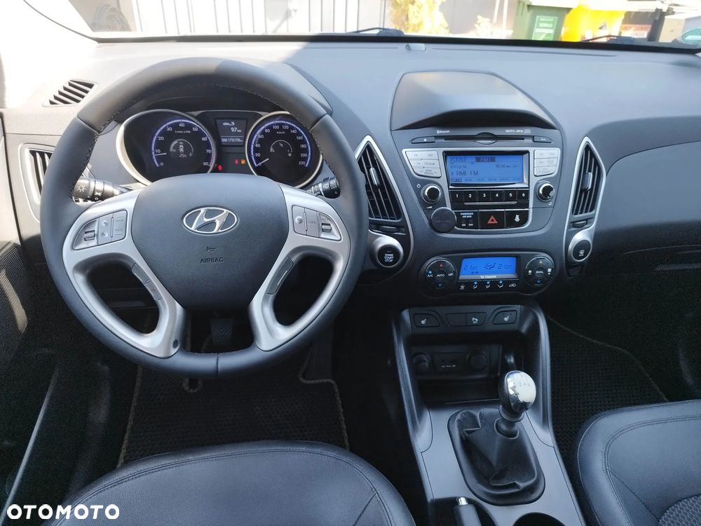 Hyundai ix35 1.6 2WD Fifa World Cup Edition - 12