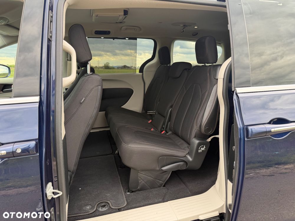 Chrysler Pacifica - 15