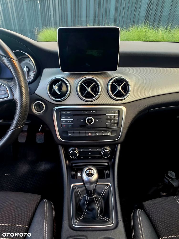 Mercedes-Benz CLA 200 Urban - 19