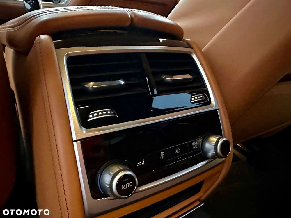 BMW Seria 7 740d xDrive - 14